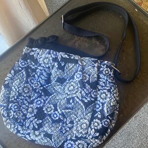 Vera Bradley Hadley Crossbody in Snow Lotus Pattern (Ret). w/ Charging Cord Port